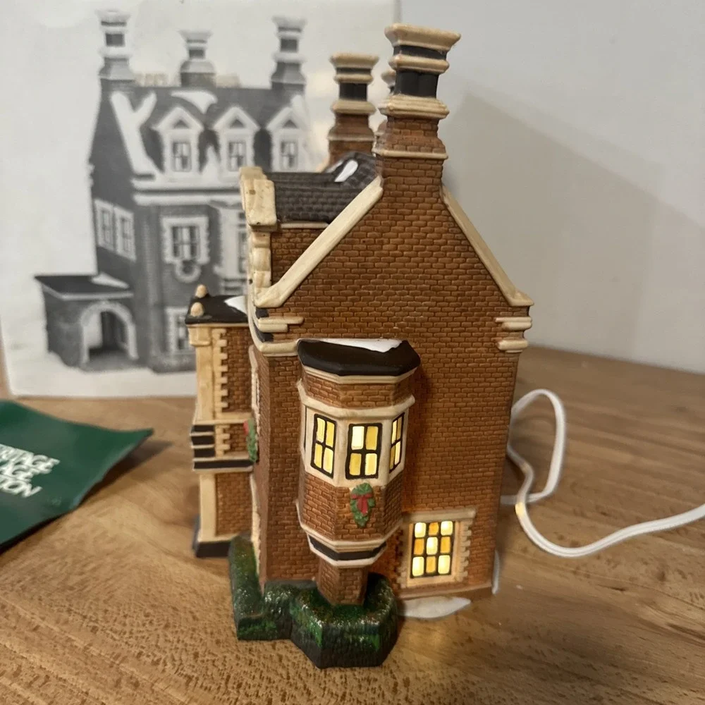 Dept. 56 Dickens' Village Series Dursley Manor Heritage Collection #58329, 1995